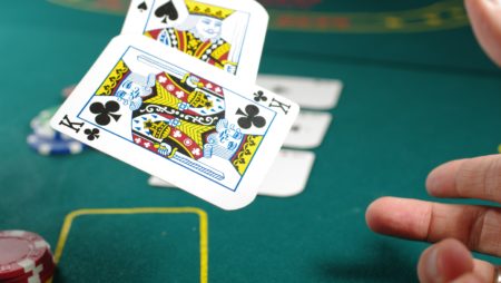 Pokera spēle uz naudu internetā